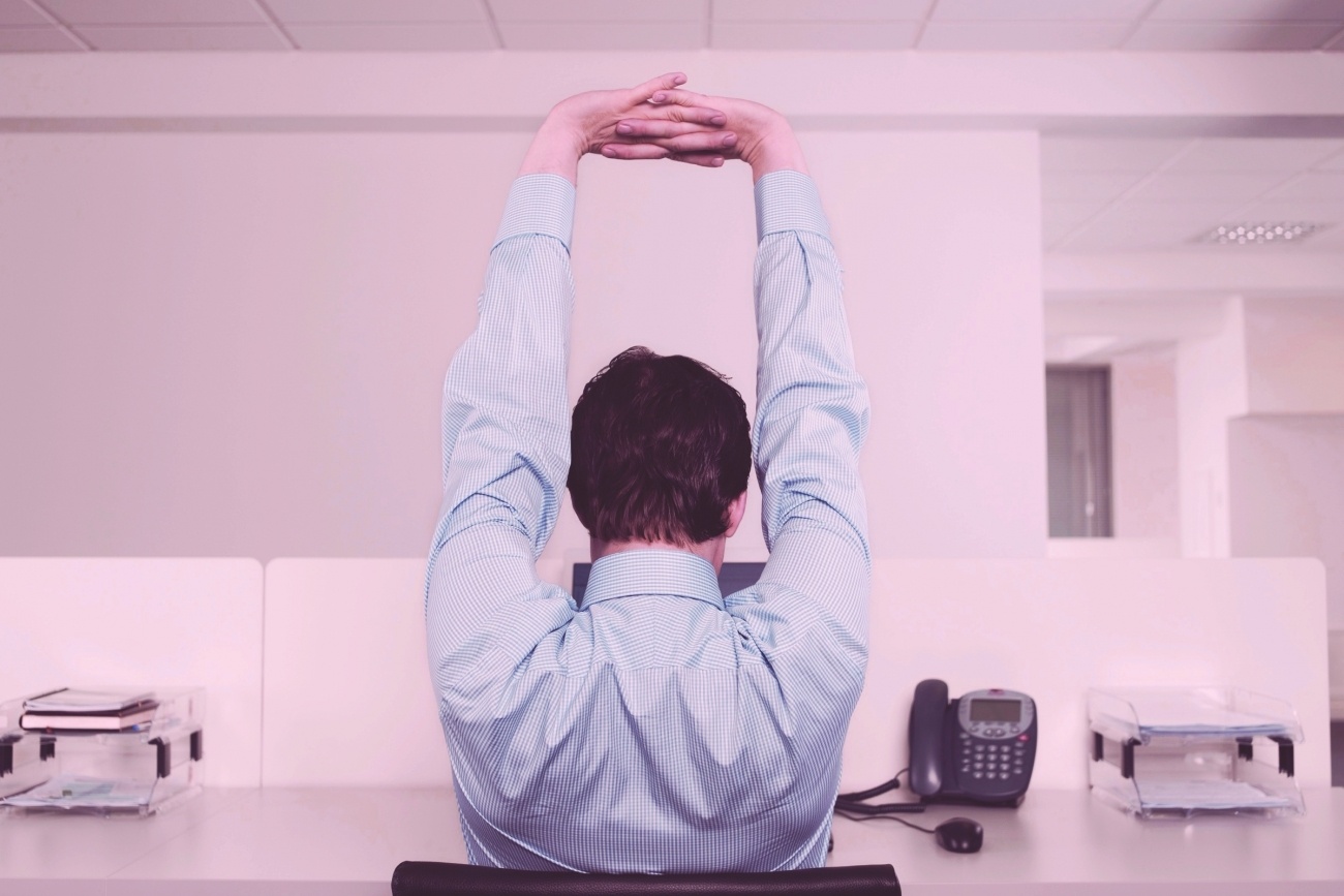 20150416130252-stuck-desk-give-stretches-try-infographic-man-desk-stretching-excercises - Numbers Low? Your Sales Team CAN Survive A Recession!